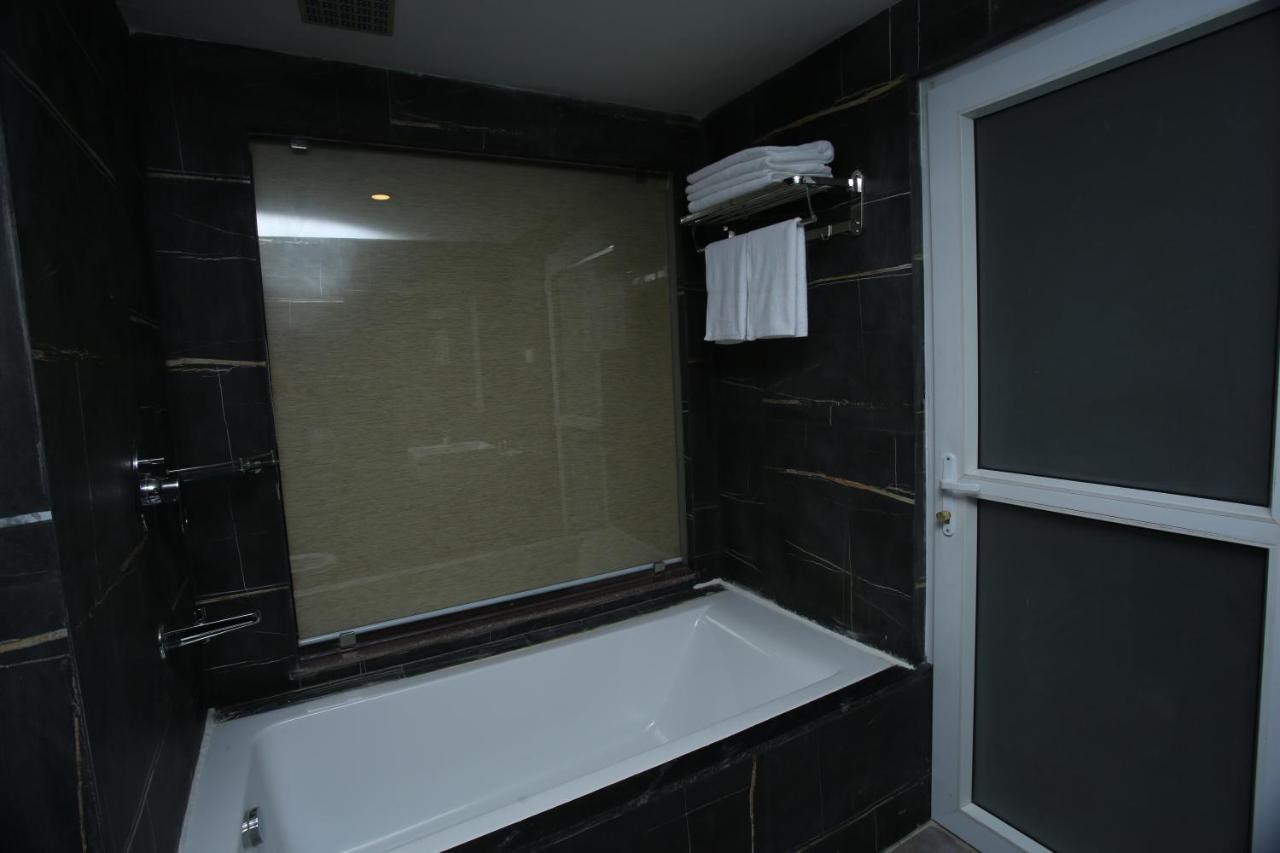 Hotel White Himal Pokhara Exterior foto